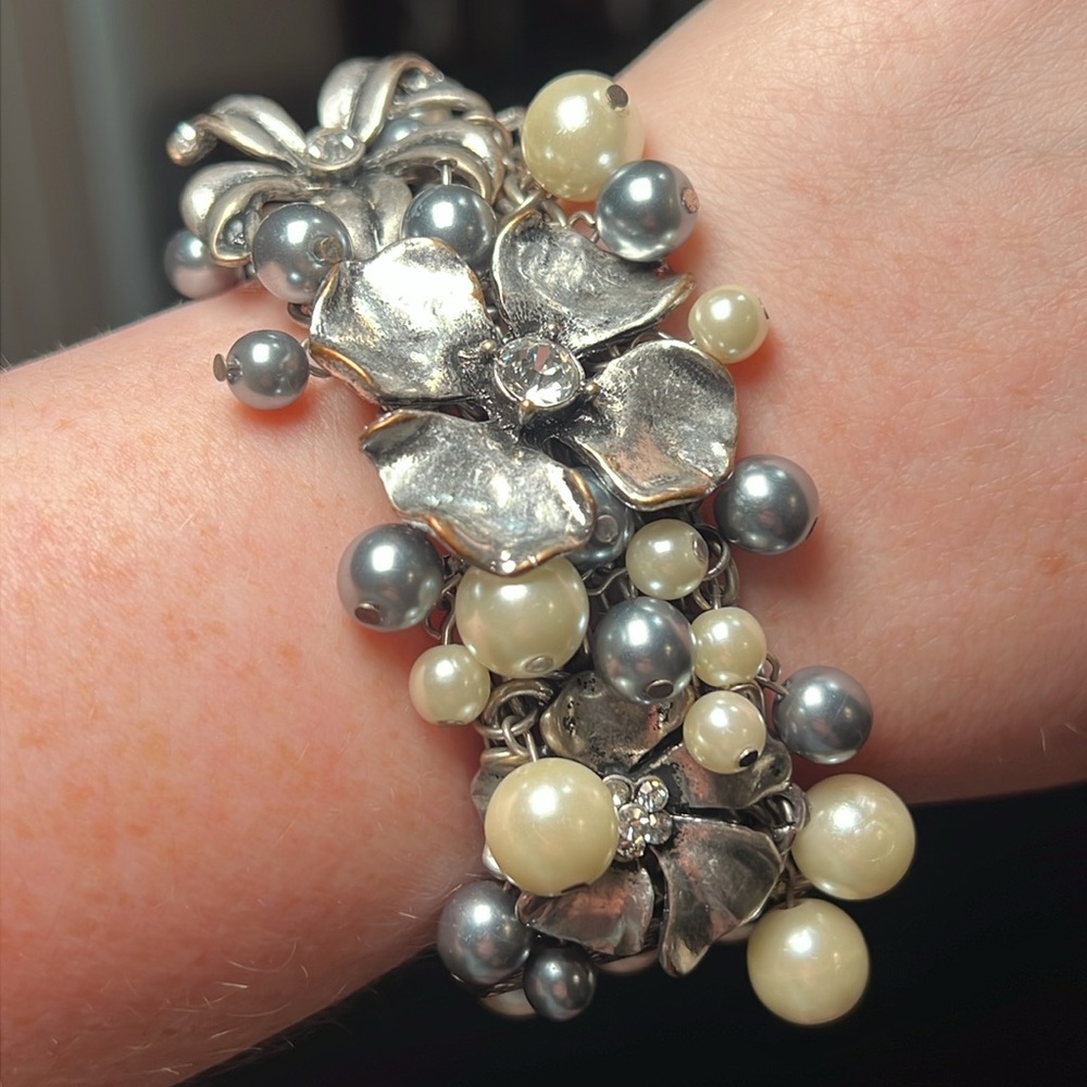 Gorgeous Silver Rhinestone Flower Chainmail Tri-Strand Pearl Stretchy Bracelet